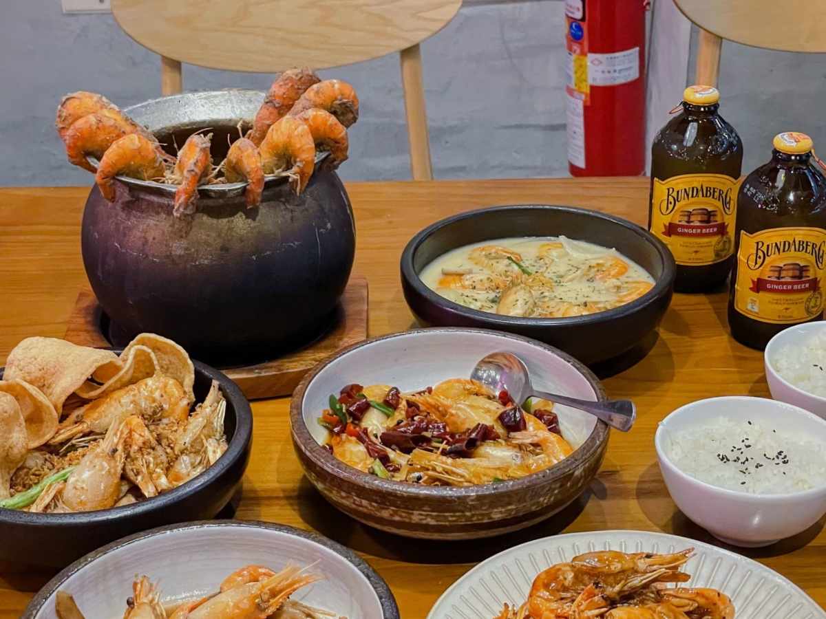 台中北屯｜鴻龍宴。台中霸氣活蝦料理餐廳，全新推出12種特色口味泰國蝦的全蝦宴套餐，來場與世界蝦料理的饗宴😋